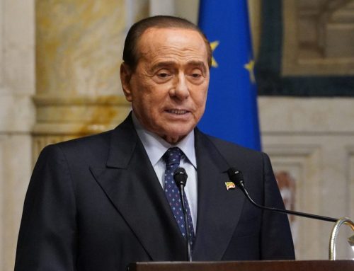 Berlusconi rinuncia alla candidatura al Colle “Draghi resti premier”