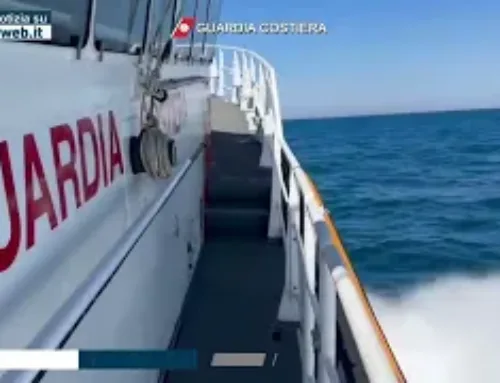Lampedusa (Ag) – Sbarcati 352 migranti, un cadavere avvistato nell’Isola
