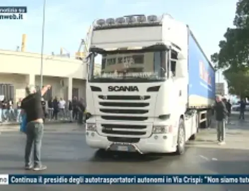 Palermo – Continua il presidio degli autotrasportatori autonomi in via Crispi: “Non siamo tutelati”